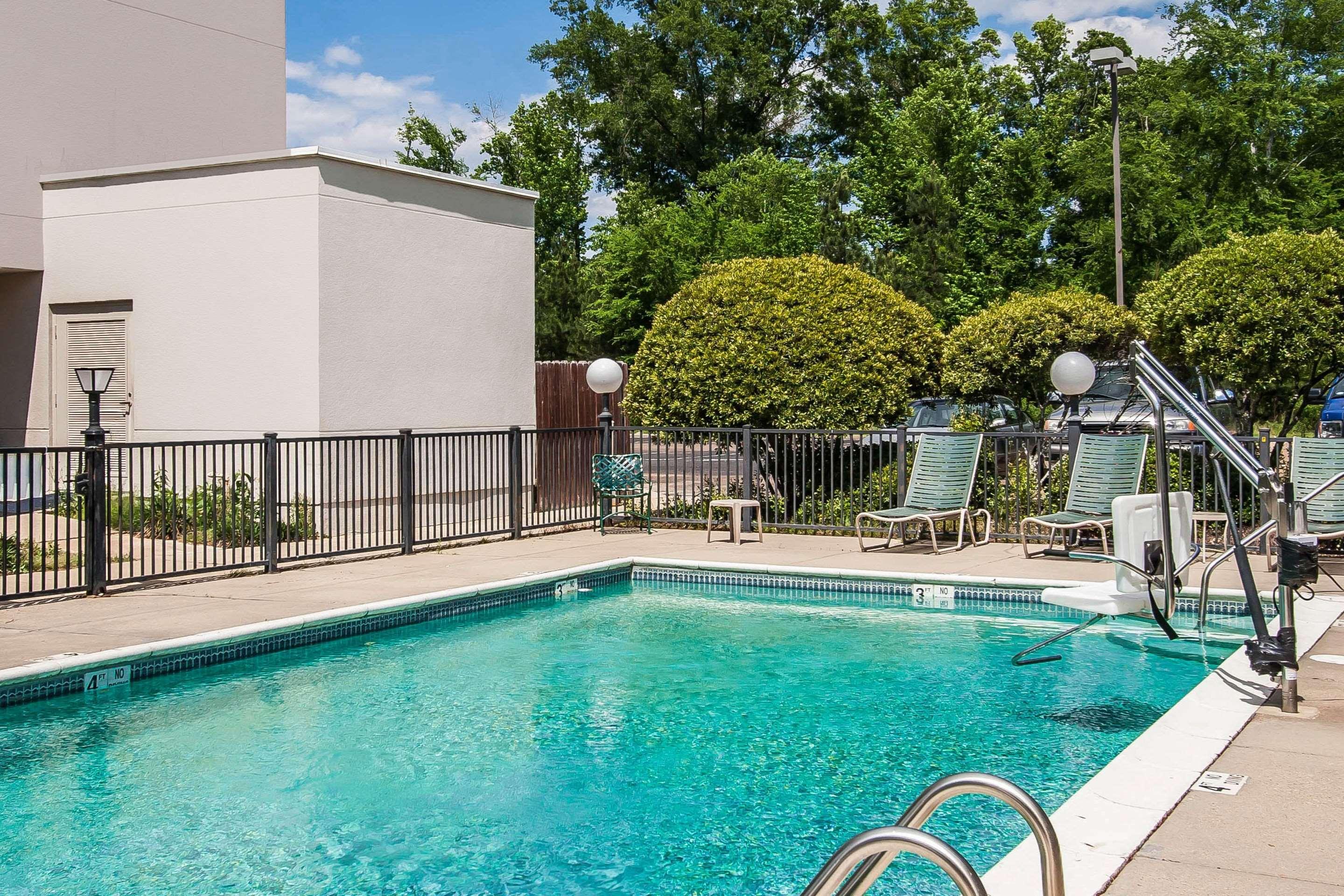 Travelodge By Wyndham Flowood Exteriör bild