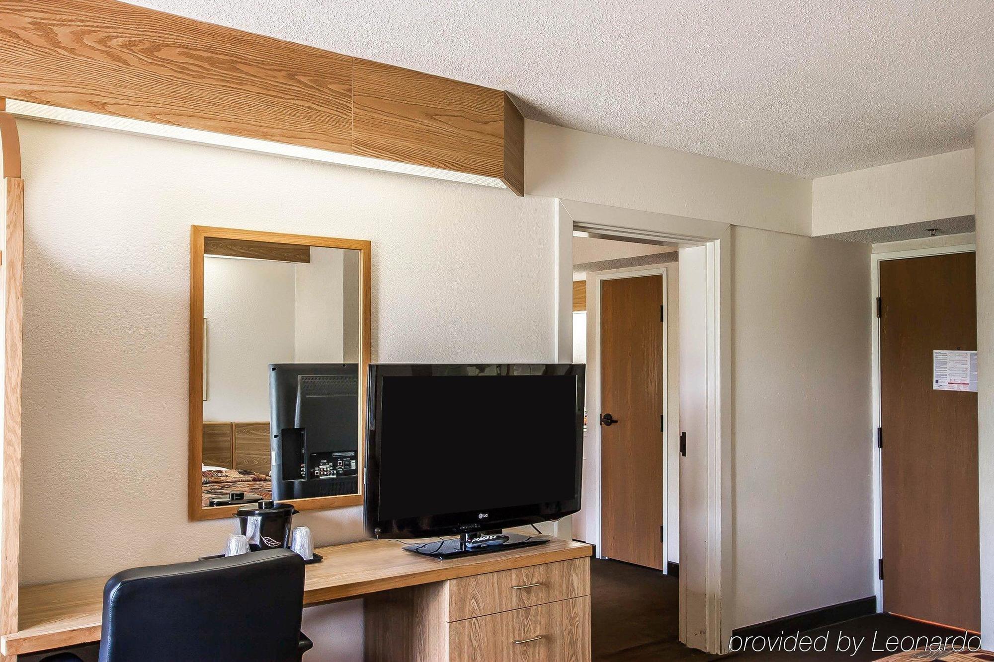 Travelodge By Wyndham Flowood Exteriör bild