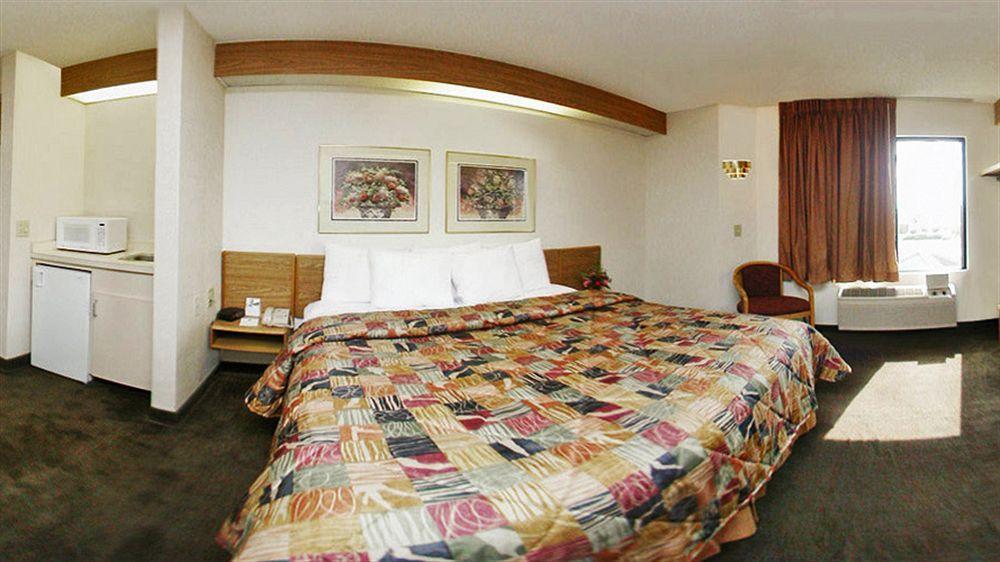 Travelodge By Wyndham Flowood Exteriör bild