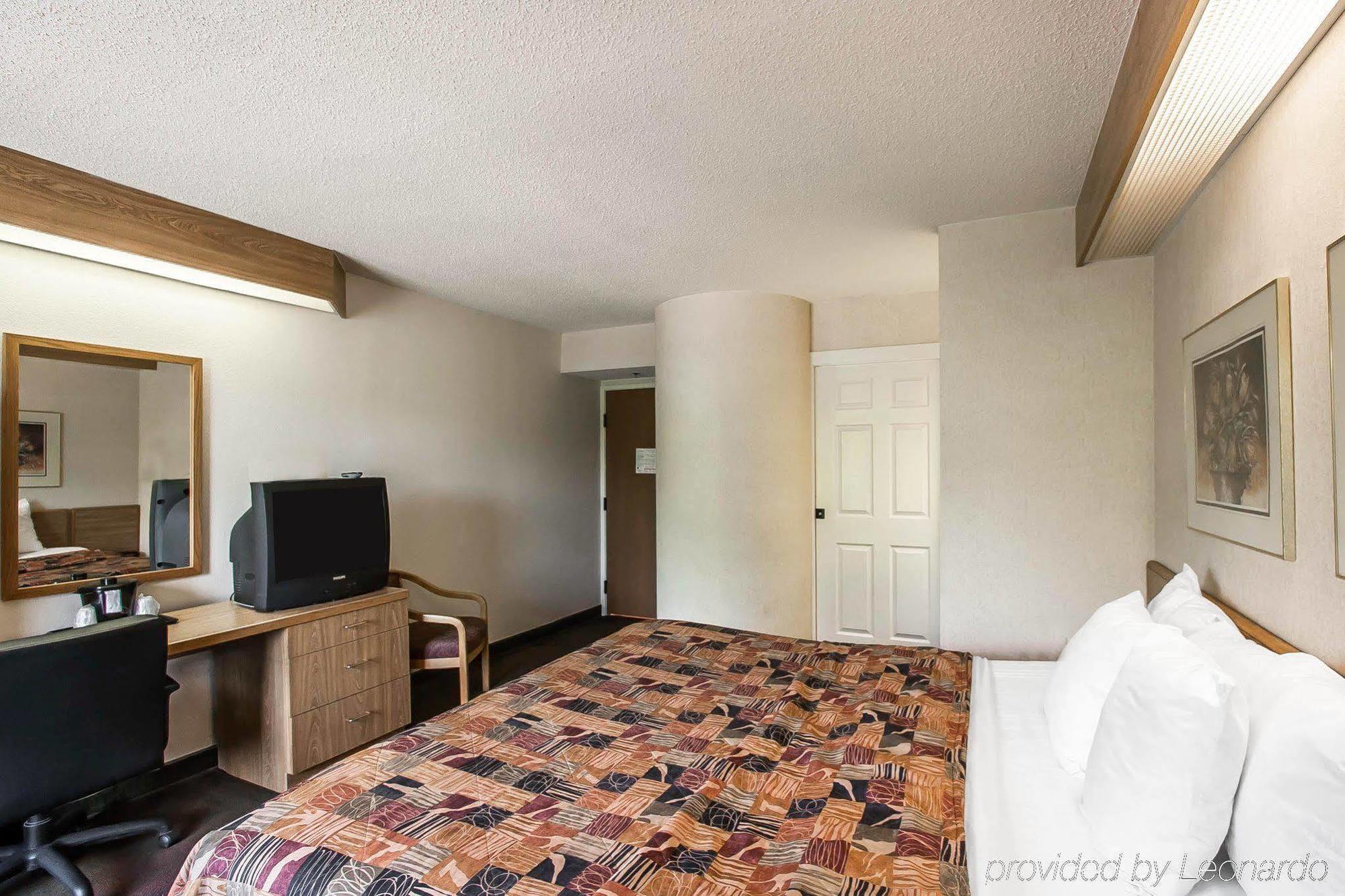 Travelodge By Wyndham Flowood Exteriör bild