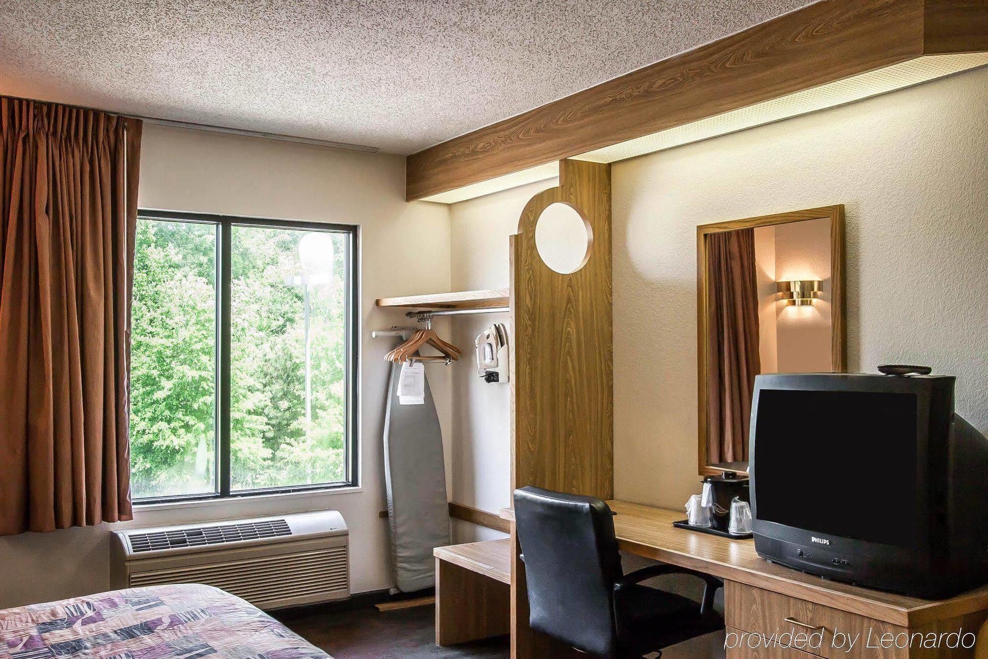 Travelodge By Wyndham Flowood Exteriör bild