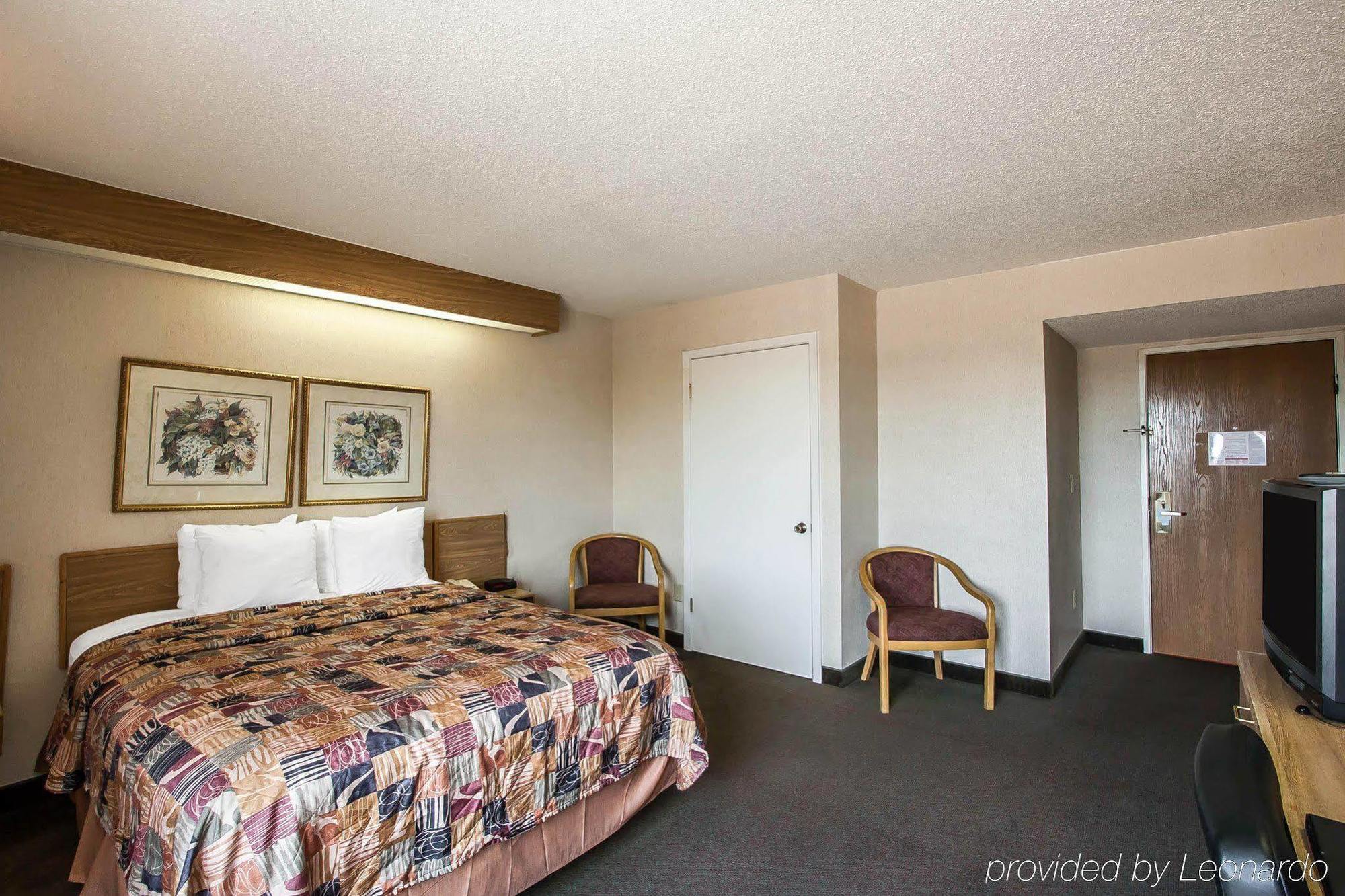 Travelodge By Wyndham Flowood Exteriör bild