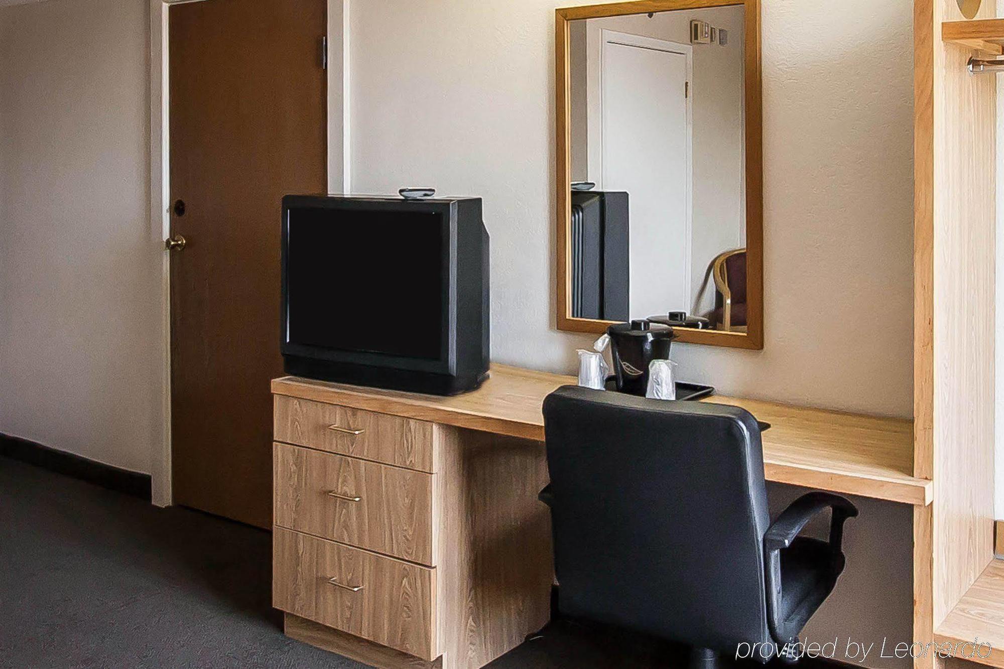 Travelodge By Wyndham Flowood Exteriör bild